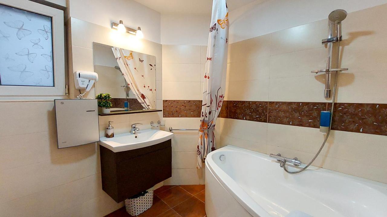 Ferienwohnung Fancy 1Bd Family Friendly In Historical Centre Bukarest Exterior foto