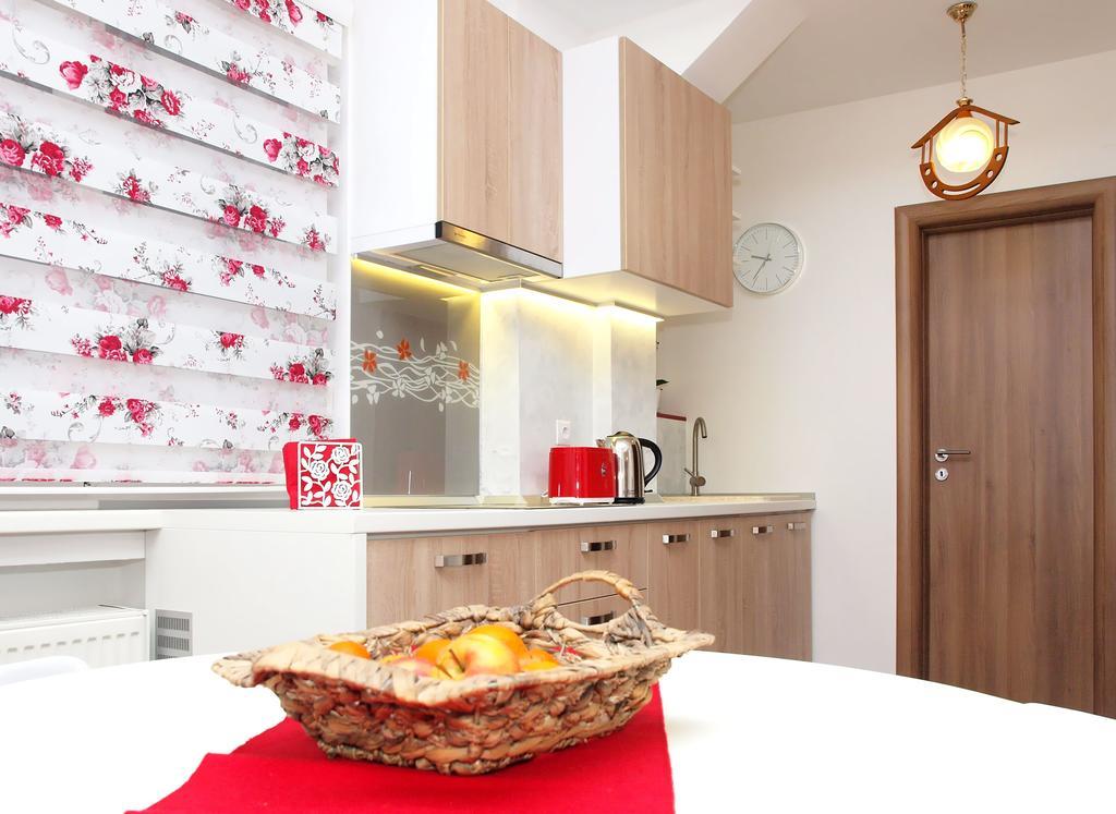 Ferienwohnung Fancy 1Bd Family Friendly In Historical Centre Bukarest Exterior foto