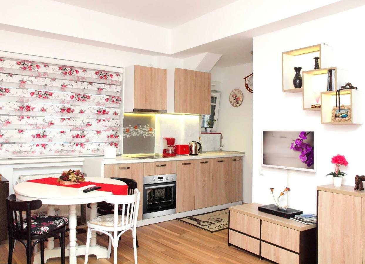 Ferienwohnung Fancy 1Bd Family Friendly In Historical Centre Bukarest Exterior foto
